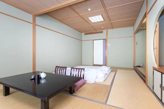 Family Oda (Japanese Style, with Shared Washroom)