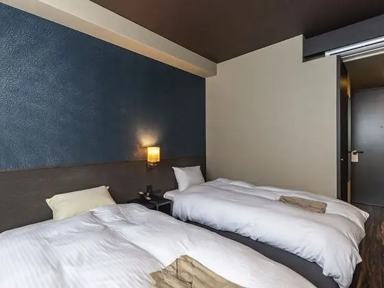 İki Ayrı Yataklı Oda, Sigara İçilmez