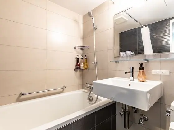 İki Ayrı Yataklı Oda, Sigara İçilmez