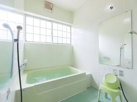 İki Ayrı Yataklı Oda, Sigara İçilmez, Ortak Banyo