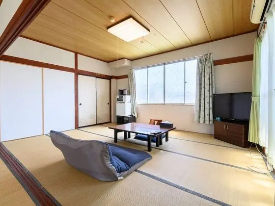 Family Oda, Sigara İçilmez (Japanese, Shared Washroom)