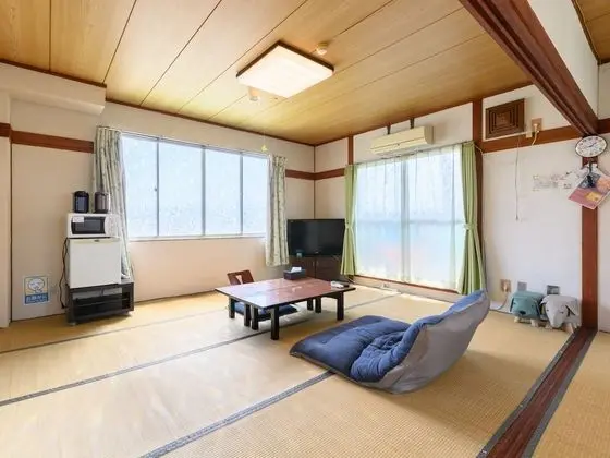 Family Oda, Sigara İçilmez (Japanese, Shared Washroom)