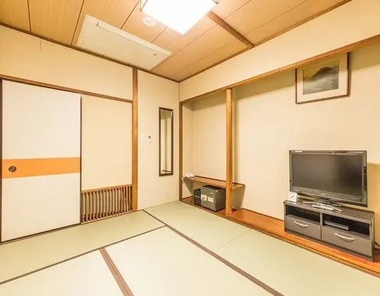 Traditional Üç Kişilik Oda, Ortak Banyo (Japanese, Triple)