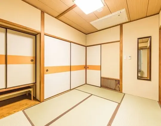 Traditional Üç Kişilik Oda, Ortak Banyo (Japanese, Triple)