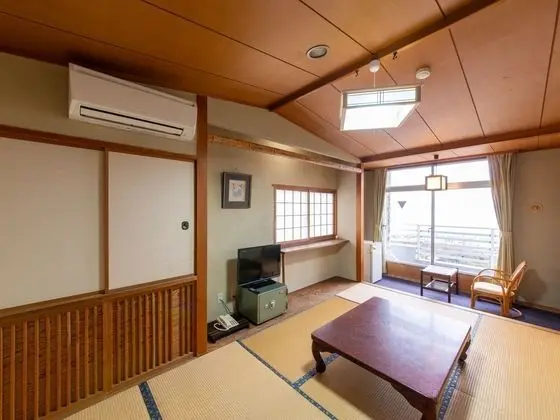 Traditional Üç Kişilik Oda, Ortak Banyo (Japanese Style)