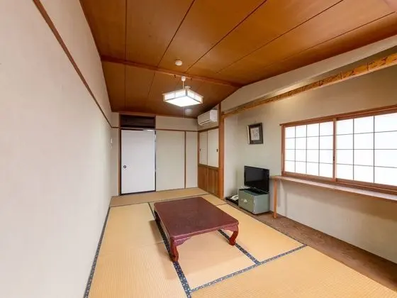 Traditional Üç Kişilik Oda, Ortak Banyo (Japanese Style)