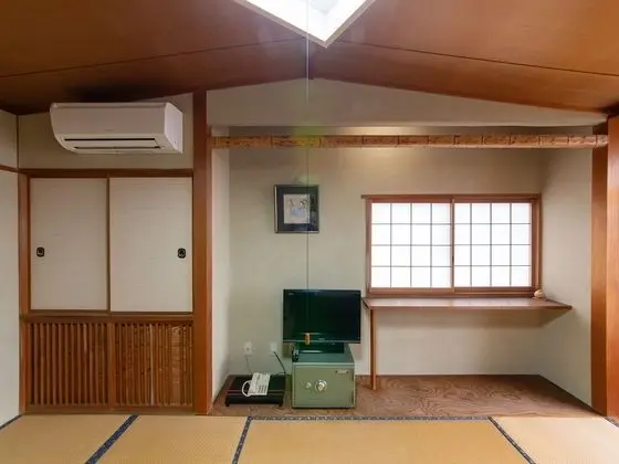 Traditional Üç Kişilik Oda, Ortak Banyo (Japanese Style)