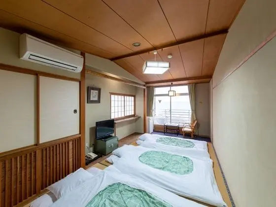 Traditional Üç Kişilik Oda, Ortak Banyo (Japanese Style)