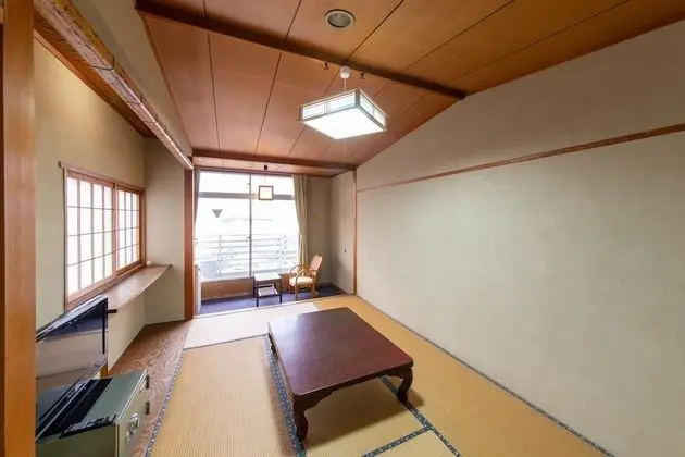 Traditional Üç Kişilik Oda, Ortak Banyo (Japanese Style)
