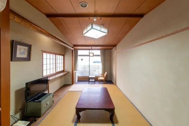 Traditional Üç Kişilik Oda, Ortak Banyo (Japanese Style)