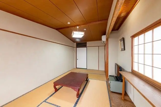 Traditional Üç Kişilik Oda, Ortak Banyo (Japanese Style)