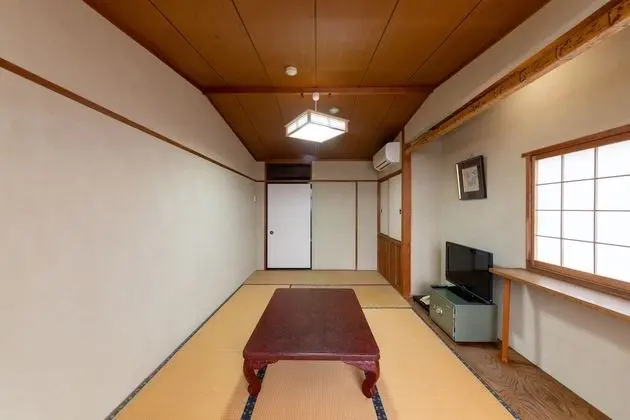 Traditional Üç Kişilik Oda, Ortak Banyo (Japanese Style)