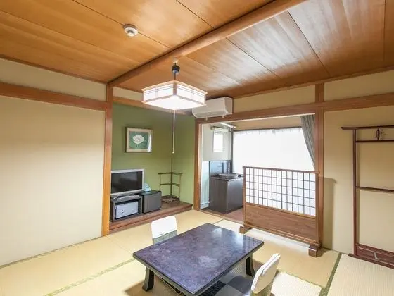 Traditional Dört Kişilik Oda, Ortak Banyo (Japanese Style)