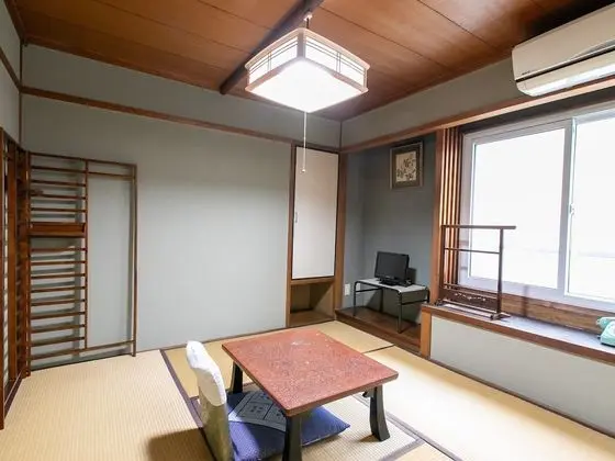 Traditional Üç Kişilik Oda, Ortak Banyo (Japanese Style)