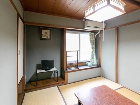 Traditional Üç Kişilik Oda, Ortak Banyo (Japanese Style)
