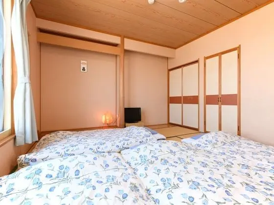 Traditional Dört Kişilik Oda, Sigara İçilmez (Japanese Style with Shared Bathroom)