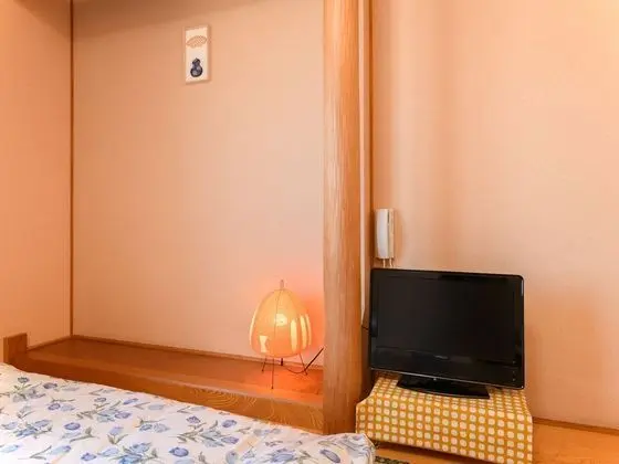 Traditional Dört Kişilik Oda, Sigara İçilmez (Japanese Style with Shared Bathroom)