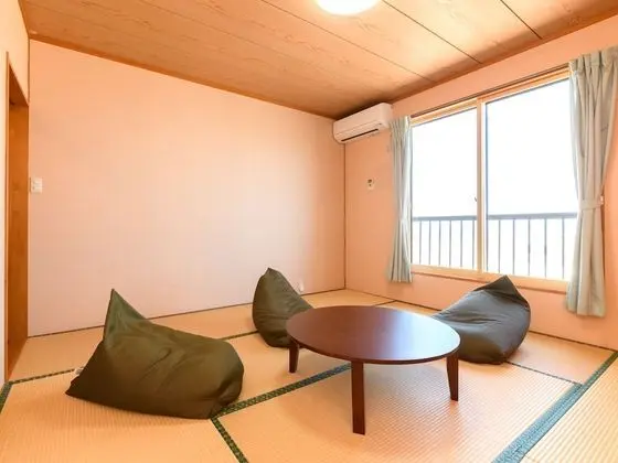 Traditional Dört Kişilik Oda, Sigara İçilmez (Japanese Style with Shared Bathroom)