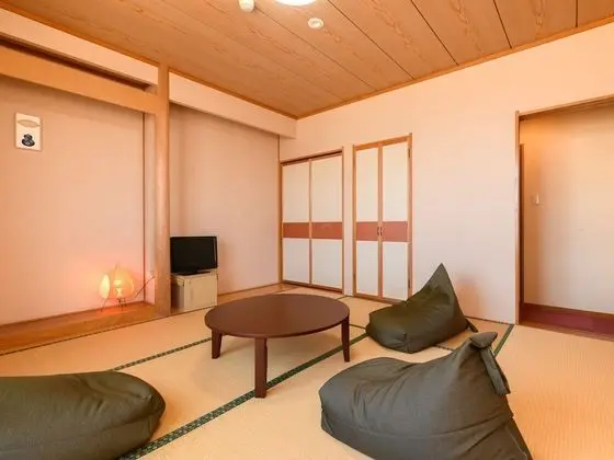 Traditional Dört Kişilik Oda, Sigara İçilmez (Japanese Style with Shared Bathroom)