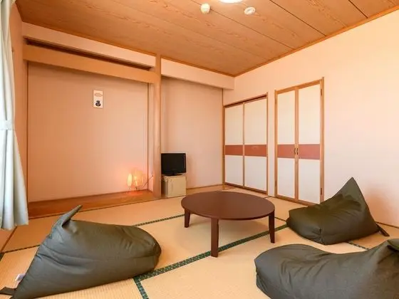 Traditional Dört Kişilik Oda, Sigara İçilmez (Japanese Style with Shared Bathroom)