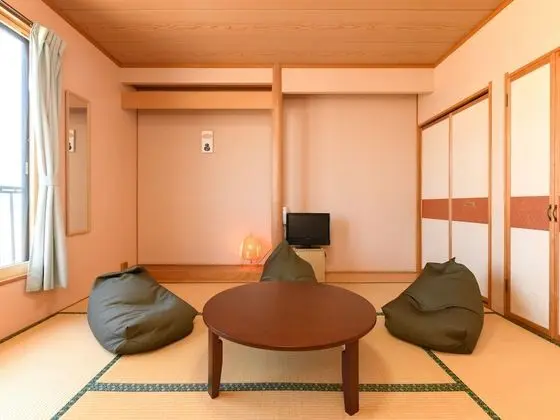 Traditional Dört Kişilik Oda, Sigara İçilmez (Japanese Style with Shared Bathroom)