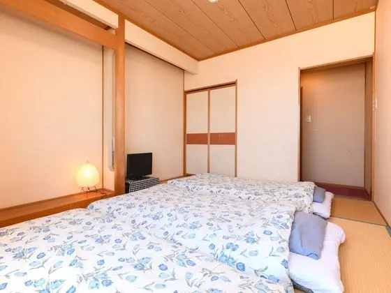 Traditional Üç Kişilik Oda, Sigara İçilmez (Japanese Style with Shared Bathroom)