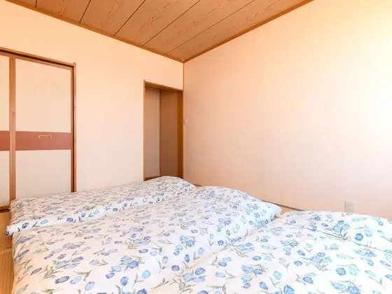 Traditional Üç Kişilik Oda, Sigara İçilmez (Japanese Style with Shared Bathroom)