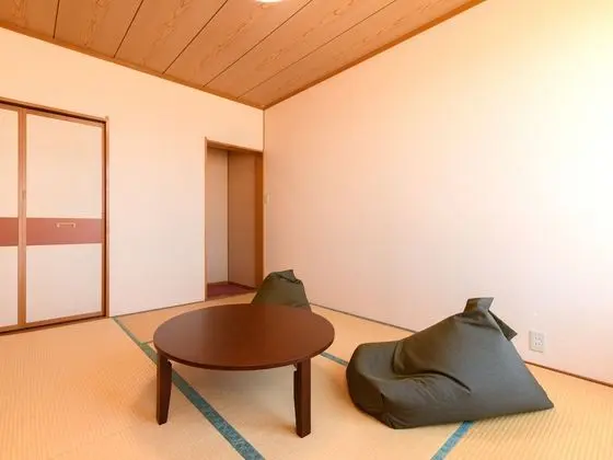 Traditional Üç Kişilik Oda, Sigara İçilmez (Japanese Style with Shared Bathroom)