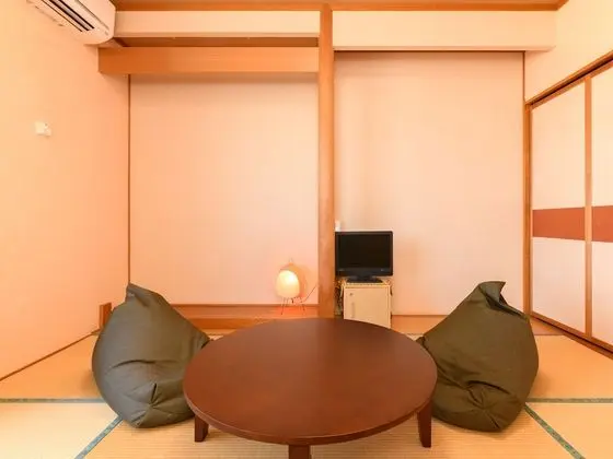 Traditional Üç Kişilik Oda, Sigara İçilmez (Japanese Style with Shared Bathroom)