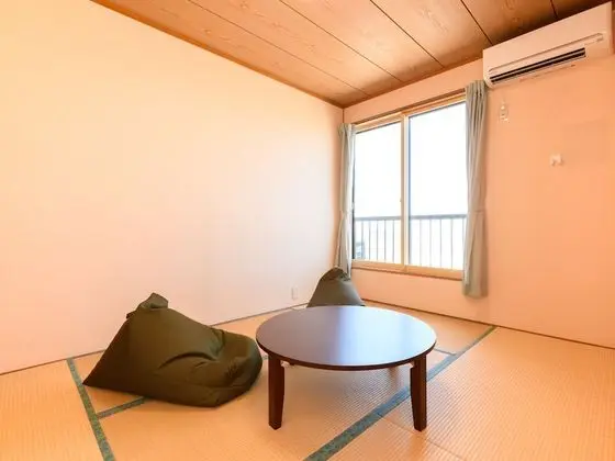 Traditional Üç Kişilik Oda, Sigara İçilmez (Japanese Style with Shared Bathroom)