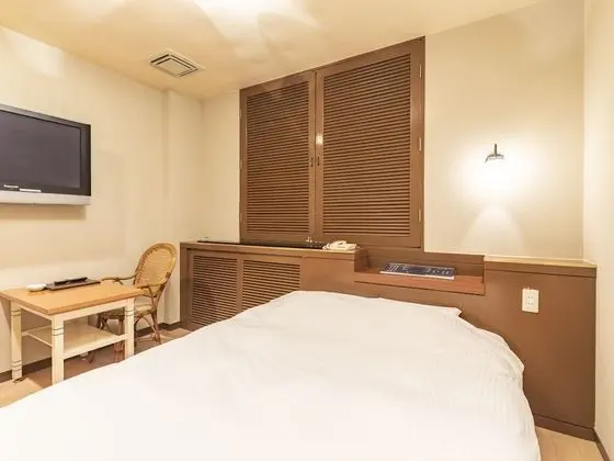 Deluxe Tek Kişilik Oda, Sigara İçilebilir