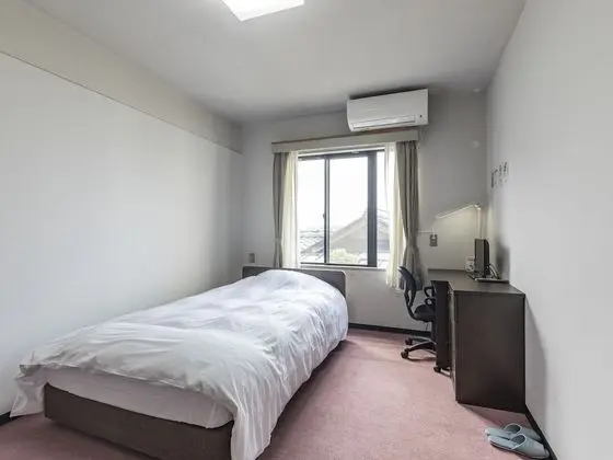 Tek Kişilik Oda, Sigara İçilmez, Ortak Banyo