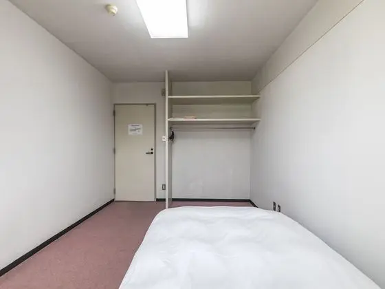 Tek Kişilik Oda, Sigara İçilmez, Ortak Banyo