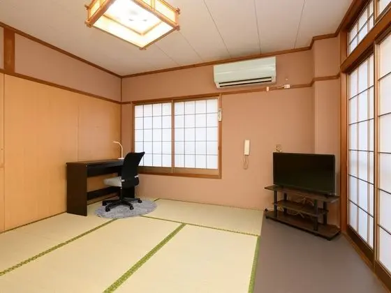 Traditional Oda, Sigara İçilmez, Ortak Banyo (with Shared Bathroom)