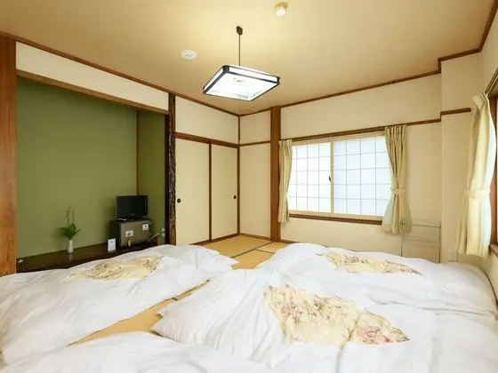 Traditional Oda, Sigara İçilmez (Japanese,Quadruple,Shared Washroom)