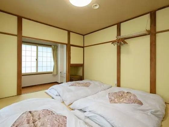 Traditional Üç Kişilik Oda, Sigara İçilmez (Japanese Style,Shared Washroom)