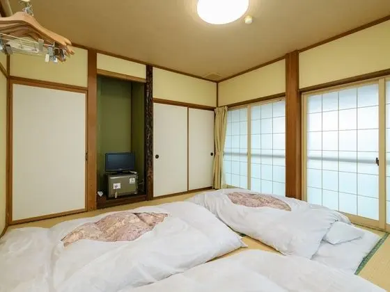 Traditional Üç Kişilik Oda, Sigara İçilmez (Japanese Style,Shared Washroom)