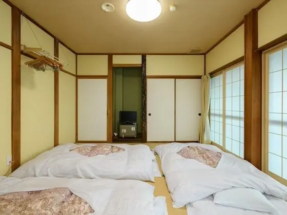 Traditional Üç Kişilik Oda, Sigara İçilmez (Japanese Style,Shared Washroom)