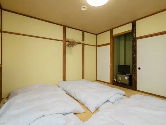 Traditional Üç Kişilik Oda, Sigara İçilmez (Japanese Style,Shared Washroom)