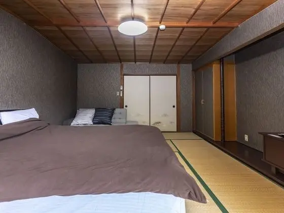 Tek Büyük Yataklı Oda, Sigara İçilmez, Ortak Banyo