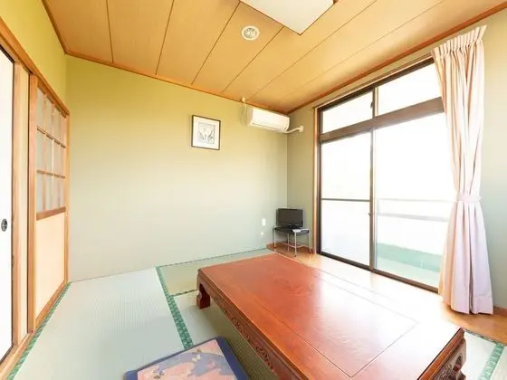 Traditional Dört Kişilik Oda, Sigara İçilebilir, Ortak Banyo (Japanese Style)