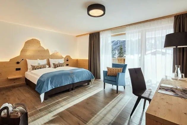 Junior Süit (Costa nida)