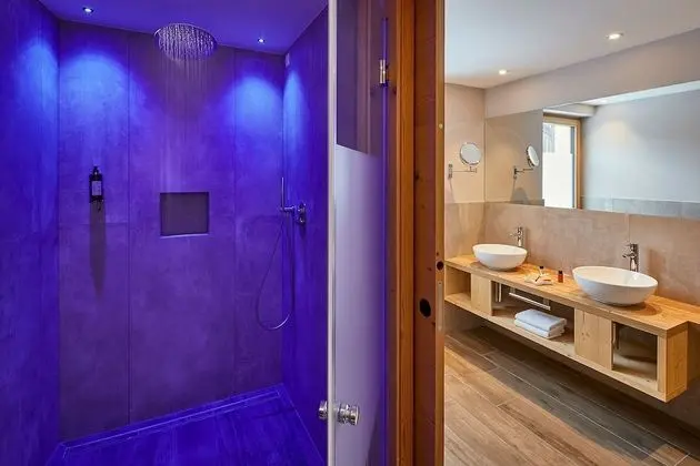 Junior Süit (Costa nida)