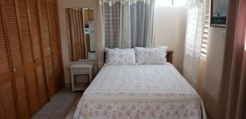 Stüdyo, Bahçe Manzaralı