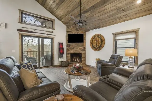 Indian Point - 5-Bedroom Lodge 198