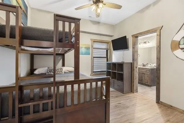 Indian Point - 5-Bedroom Lodge 198