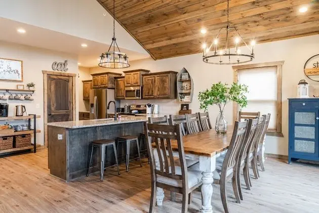 Indian Point - 5-Bedroom Lodge 198