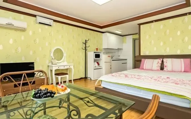 Oda (Room 102)