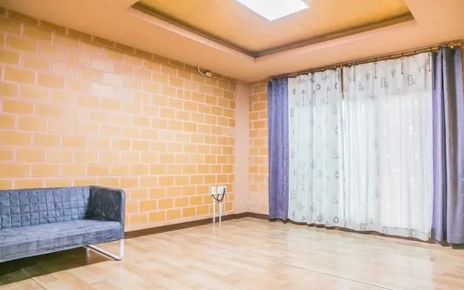 Oda (Room 102)