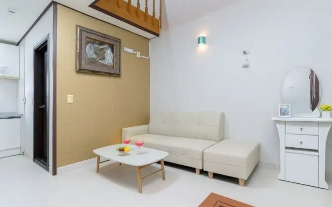 Oda ((Attic room) 205)